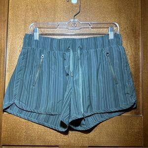 Athleta Athletic Shorts Women’s Striped Medium Zip‎ Pockets Elastic Waist Green